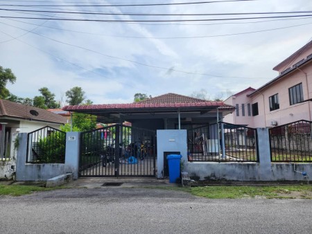 Bungalow House For Sale at Desa Subang Permai