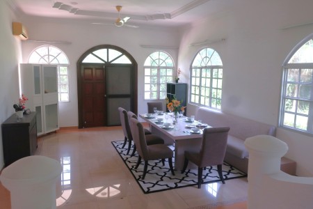 Bungalow House For Rent at Beverly Row