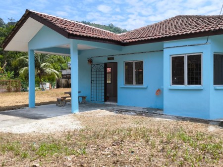 Bungalow House For Sale at Desa Melor