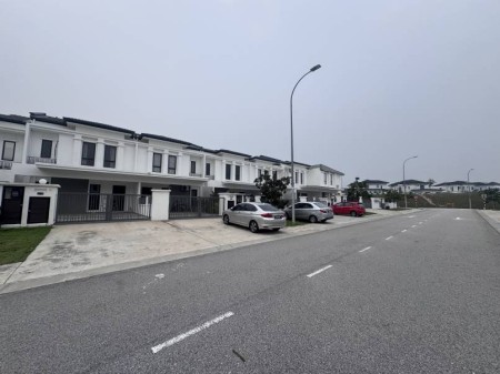 Terrace House For Rent at Alam Sari