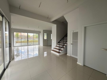 Terrace House For Sale at Tamansari