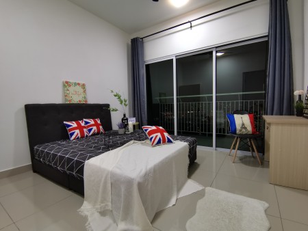 Condo Room for Rent at The Holmes