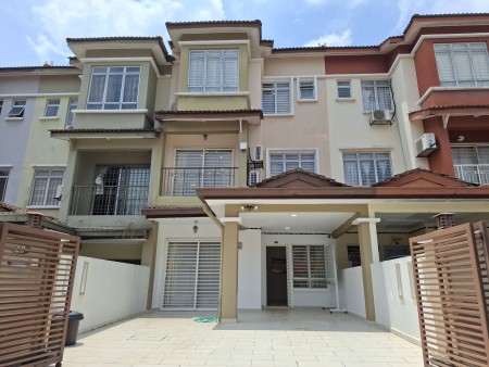 Terrace House For Rent at Taman Puncak Jalil