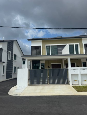 Terrace House For Rent at Bandar Layangkasa