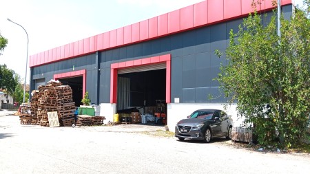 Semi-D Warehouse For Rent at Taman Perindustrian Puchong Utama