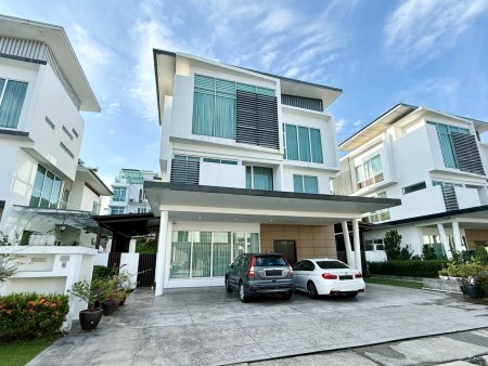 Bungalow House For Sale at Garden Residence