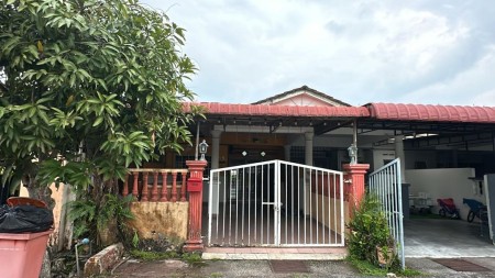 Terrace House For Sale at Kanchong Darat