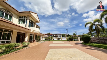 Bungalow House For Sale at Taman BDC