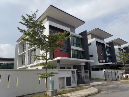 Bungalow House For Sale at Bandar Nusa Rhu