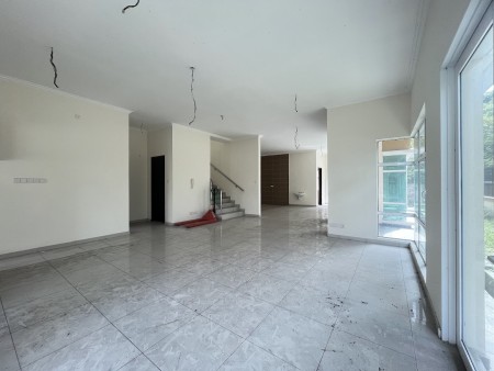 Bungalow House For Sale at Lake Valley