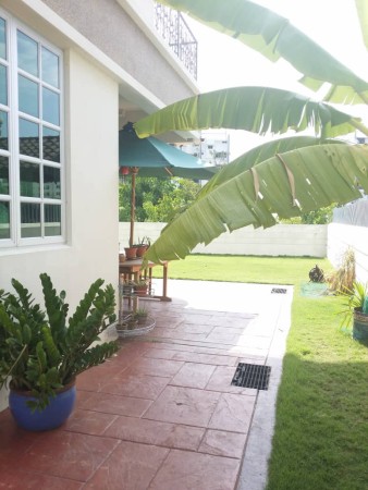 Bungalow House For Sale at Beverly Hills