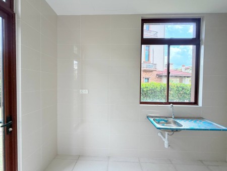 Bungalow House For Sale at Diamond City