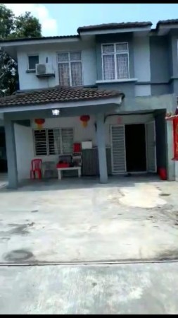 Terrace House For Sale at Pusat Perdagangan Seri Kembangan