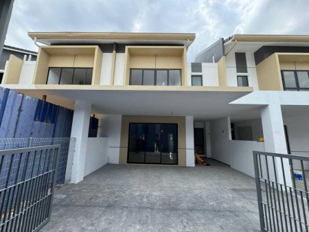 Terrace House For Sale at Section 7