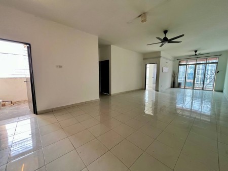 Condo For Sale at Diamond Regency