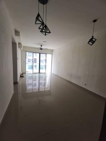 Condo For Rent at Amerin Residence