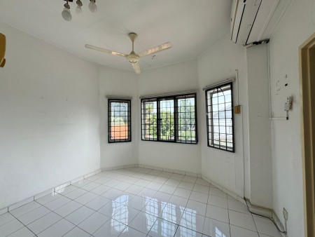 Terrace House For Sale at Section 6