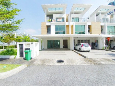 Terrace House For Rent at Lake Point Residences