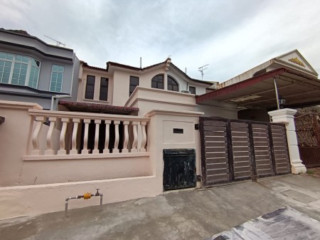 Terrace House For Rent at Taman Desa Cemerlang