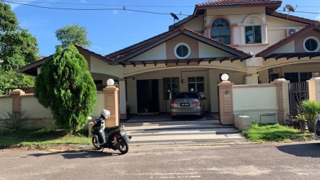 Terrace House For Sale at Taman Molek