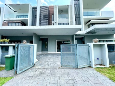 Terrace House For Sale at Pearl Residence