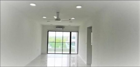 Condo For Sale at Paragon 3