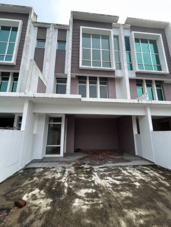 Terrace House For Sale at Imperial Jade