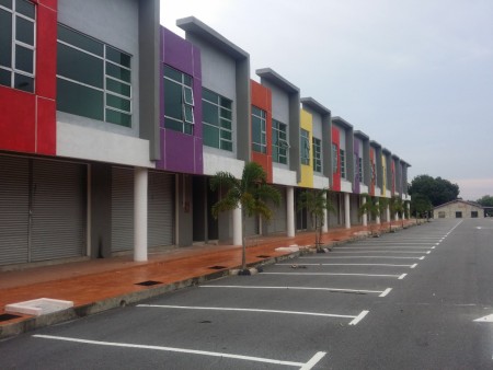 Shop For Rent at Gangsa Avenue