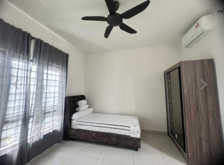 Condo Room for Rent at Soho Suites