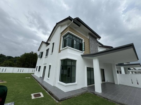 Bungalow House For Sale at Seksyen U10