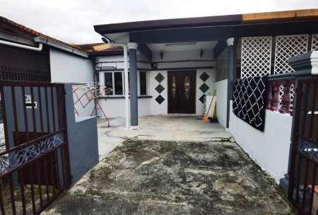 Terrace House For Rent at Taman Ambar