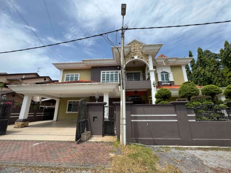 Bungalow House For Sale at Taman Mansion