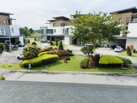 Bungalow House For Sale at Home Tree @ Long Branch Residences