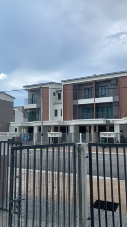 Terrace House For Rent at Elegan