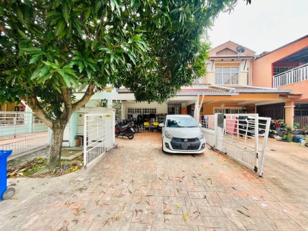 Terrace House For Sale at Section 7