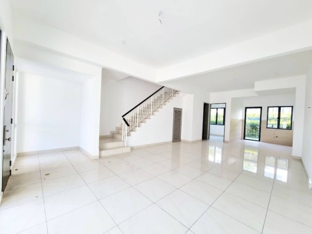 Terrace House For Sale at Diamond City