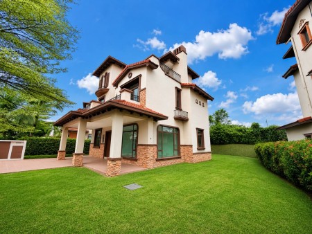 Bungalow House For Sale at Diamond City