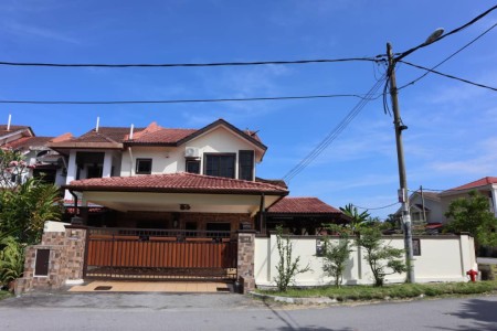 Terrace House For Sale at Section 7