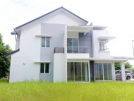 Terrace House For Sale at TTDI Grove