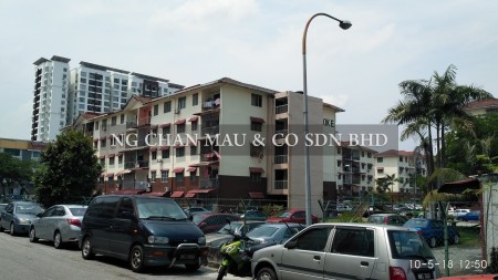 Apartment For Auction at Petaling Utama Flat
