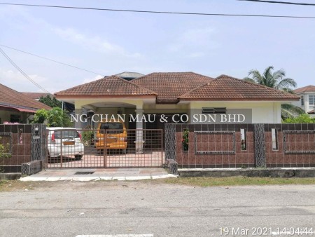 Bungalow House For Auction at Pantai Sepang Putra