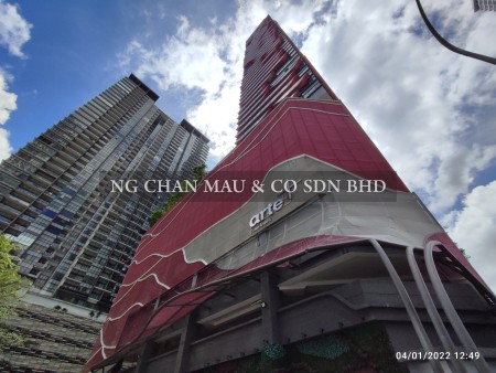 Office For Auction at Arte Plus