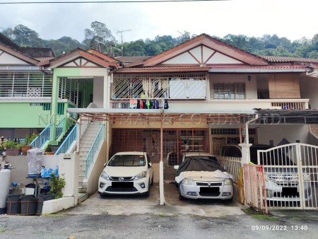 Townhouse For Auction at Taman Saga