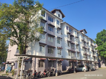 Apartment For Auction at D'Camelia Court