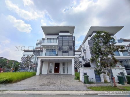 Bungalow House For Auction at Residence 33