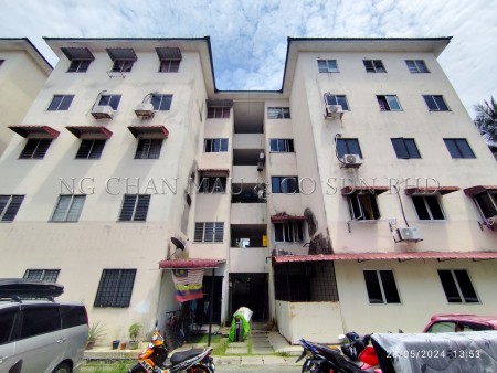 Apartment For Auction at Puchong Utama Court 1
