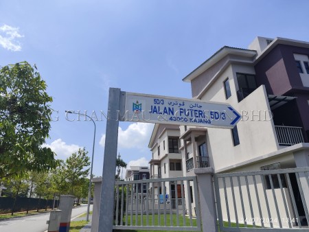 Terrace House for Auction