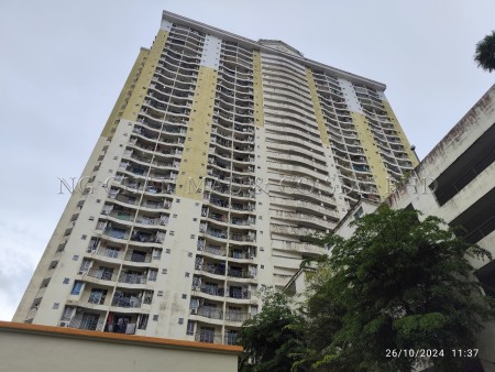 Apartment For Auction at Relau Vista