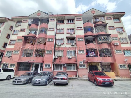 Apartment For Auction at Kekwa Apartment