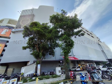 Shop For Auction at Prangin Mall